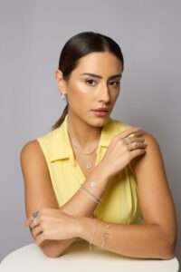 Tendências 2026: Quais acessórios de prata estão em alta e como montar um mostruário irresistível para suas clientes?